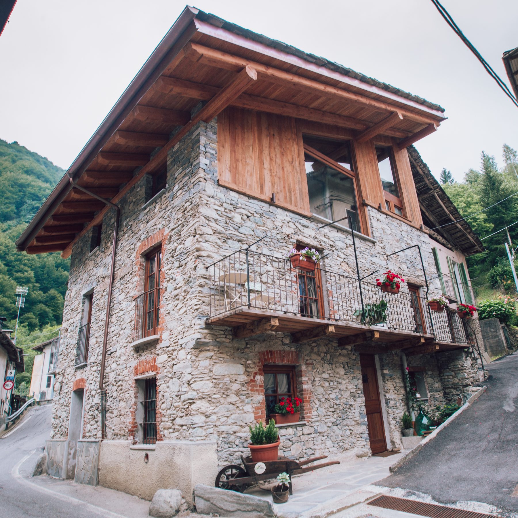 ca' mea / pietra e legno